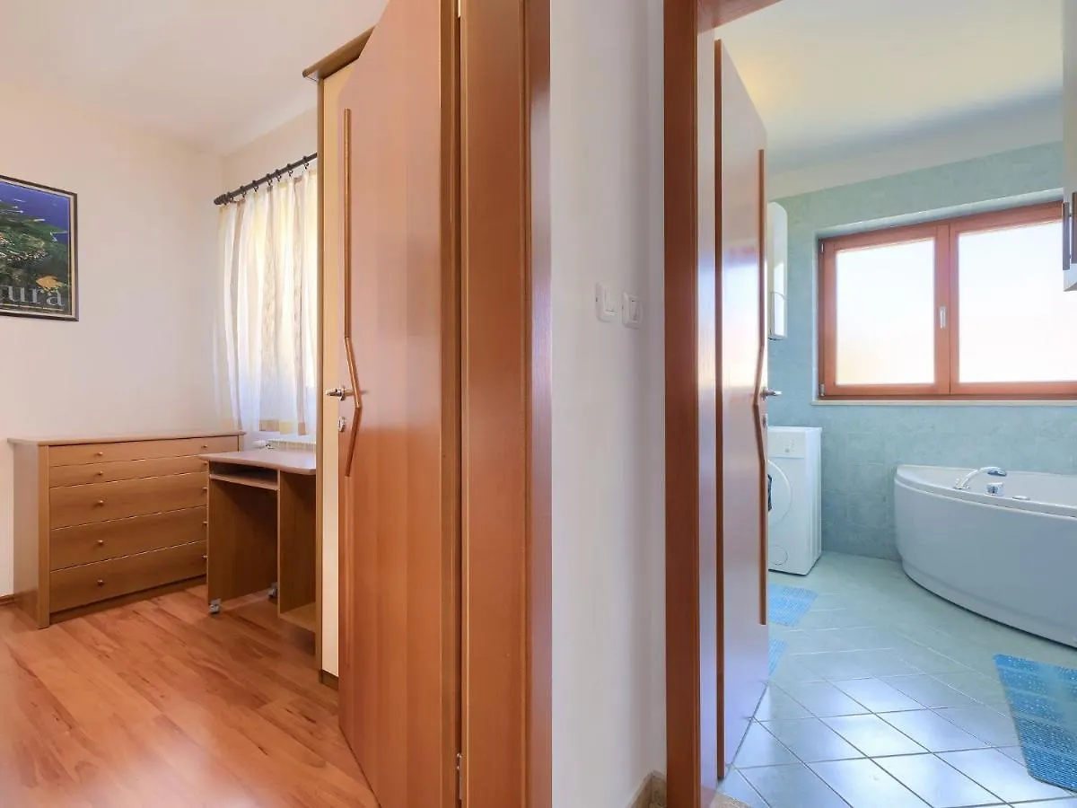 Apartment Matej By Interhome Pula